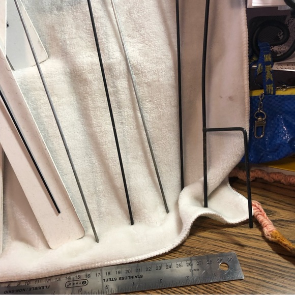 FINAL SALE- LEAVING CLOSET-NO FURTHER DISCOUNTS - Picture 9 of 10